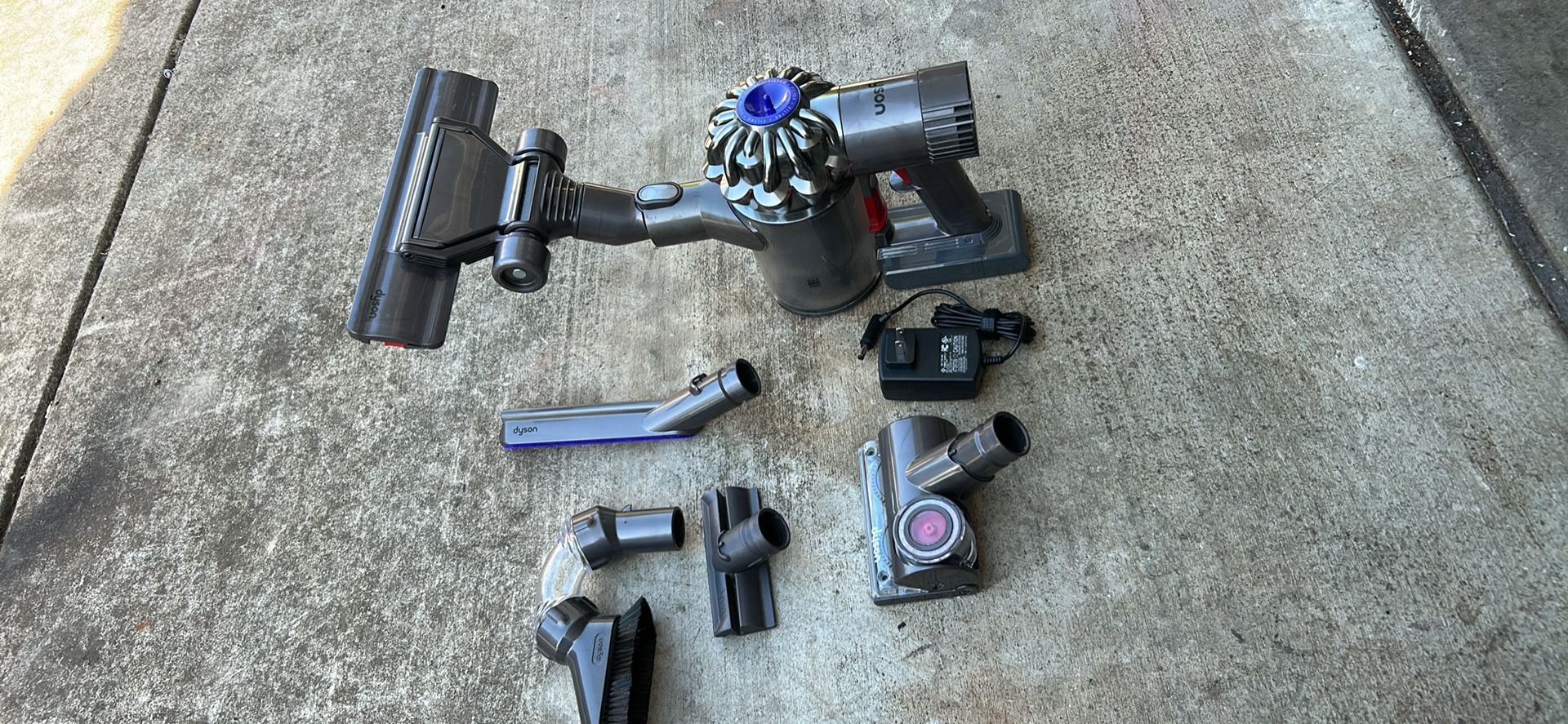 Dyson Vacuum Cleaner V6 With Attachment