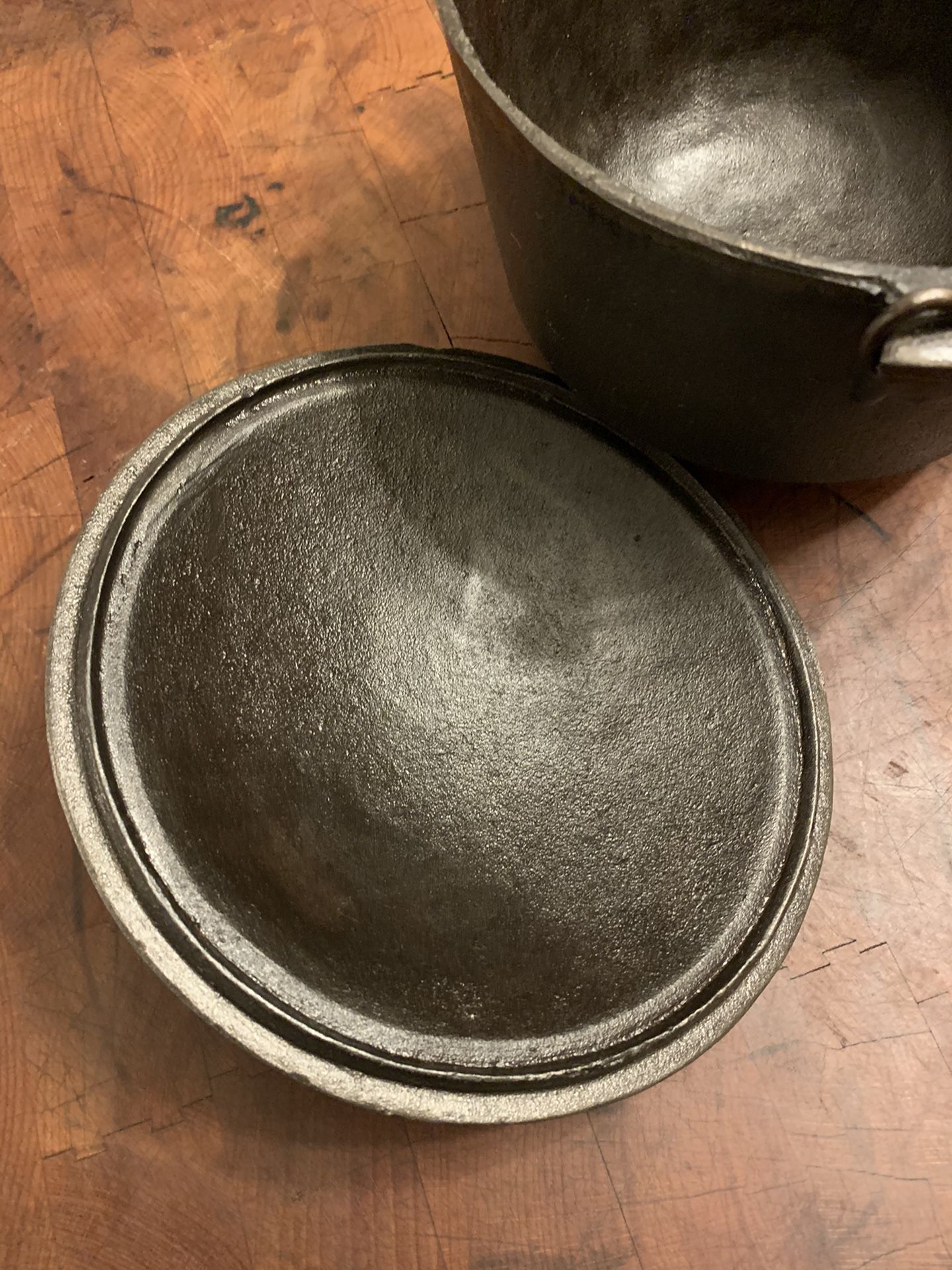Small Cast Iron Cauldron/Gypsy Pot/Camp Oven - Hammered Lid for