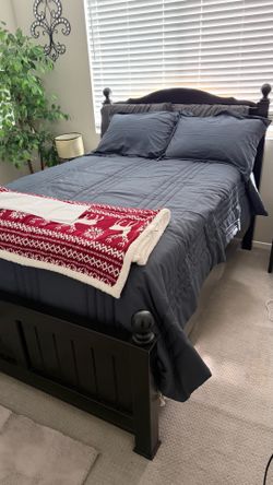 Black wood bedroom set