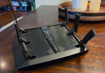 NETGEAR Nighthawk X6S AC4000 Tri-Band WiFi Router (R8000P) – Excellent Condition