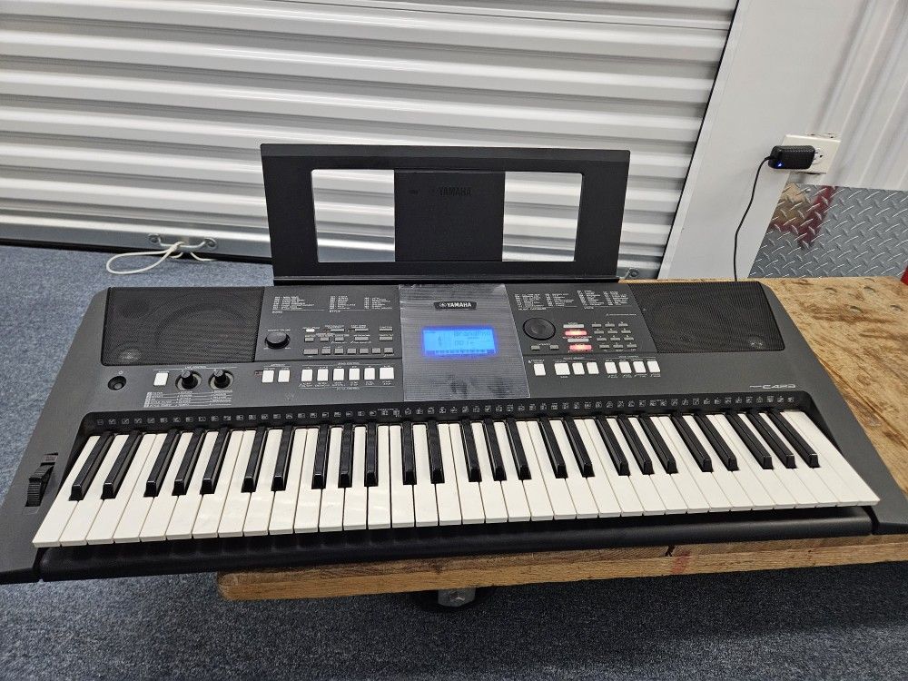 Yamaha PSR-E423 61-Key Portable Keyboard....works great!