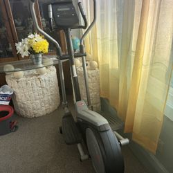 Elliptical with floor mats