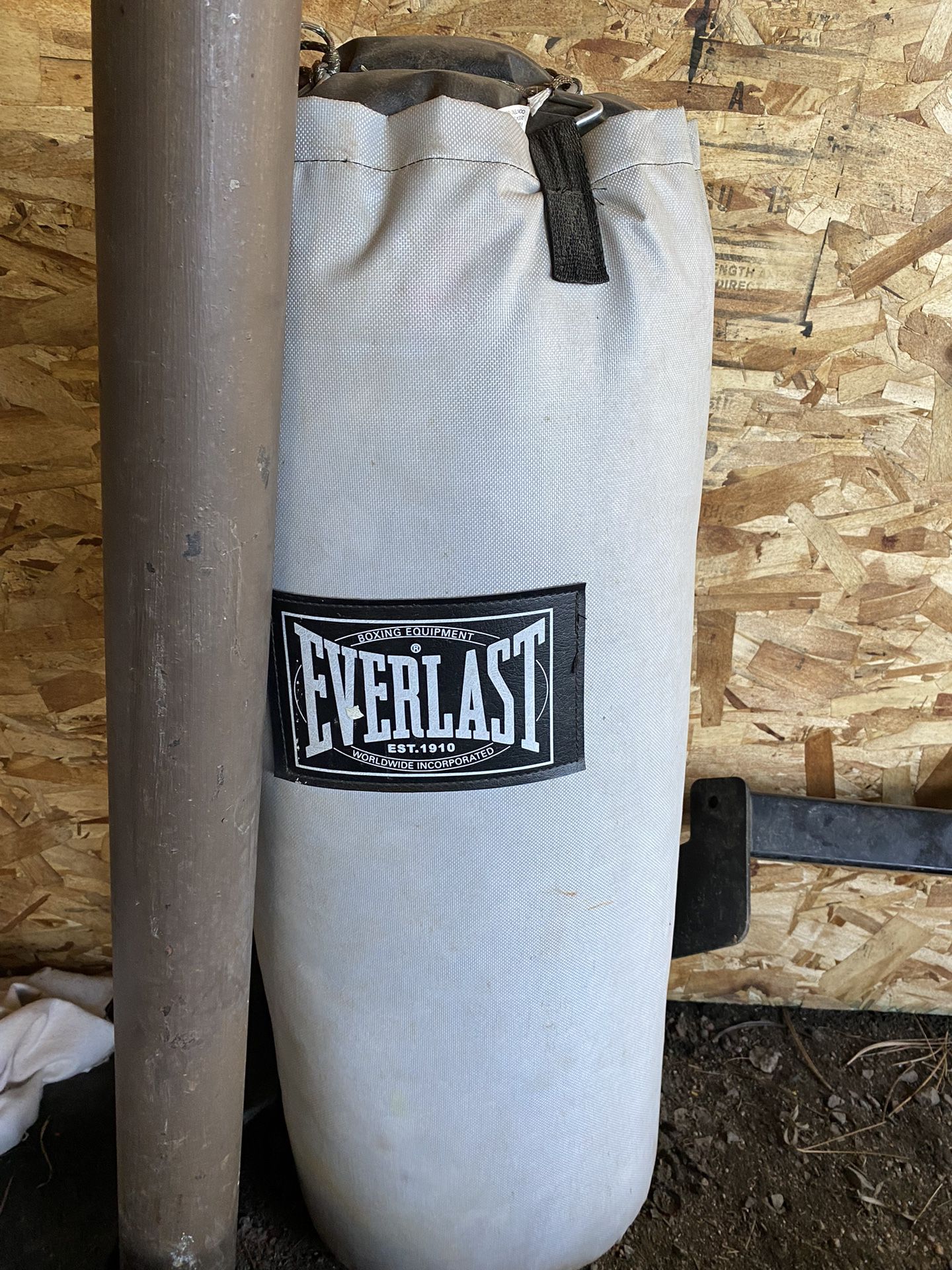 Everlast Punching Bag With Aluminum Stand