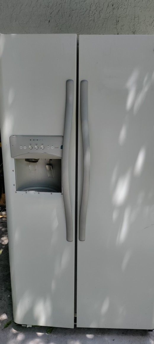 Refrigerator Frigidaire Side By Side