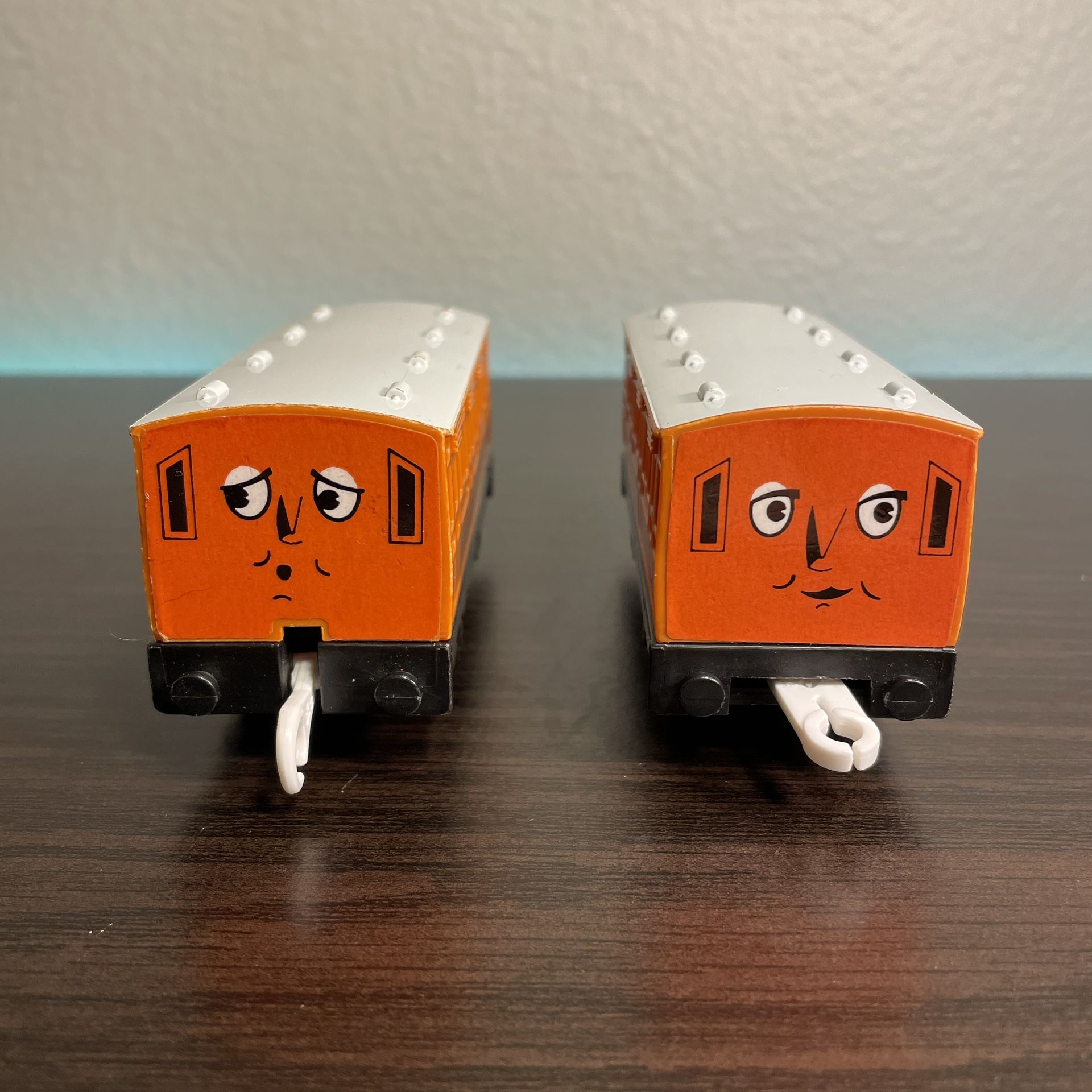 Thomas the Tank Engine & Friends Trackmaster TOMY Annie & Clarabel Coaches 2002