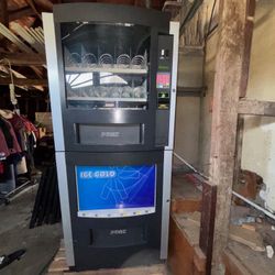 Vending Machine w/ duel snack and beverage