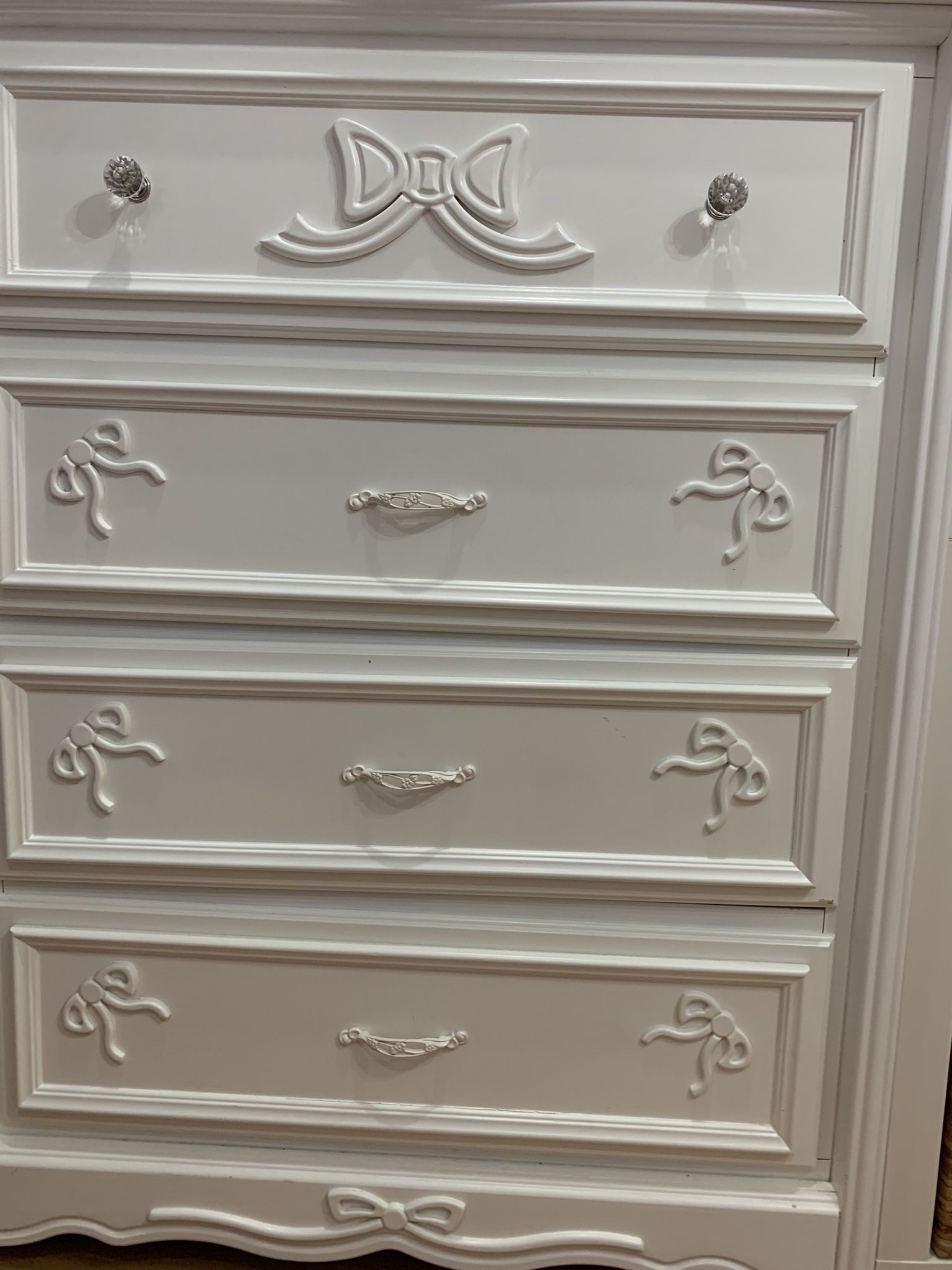 disney princess enchanted dresser Disney Princess Enchanted Kingdom White Curved Dresser & Mirror, 7 Drawers, and matching 7 drawer chest of drawers, purchased at Rooms to Go. Top of dresser has some wear