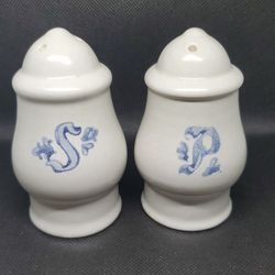 Vintage Pfaltzgraff Yorktowne Stoneware Salt & Pepper 