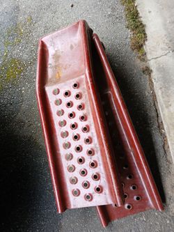 12 INCH STEEL TRUCK OIL CHANGE RAMPS, RED