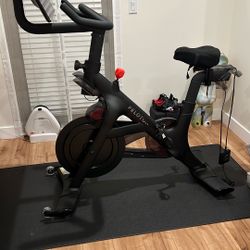 PELOTON Exercise Bike