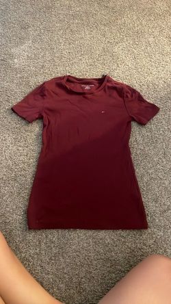 Burgundy tommy hilfiger everyday tee, size xs