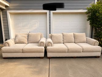 💎 Luxury Cream Couch Set – Beautiful Nailhead Trim