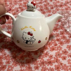 Hello Kitty Teapot