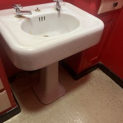 The washbasin is from 1931.