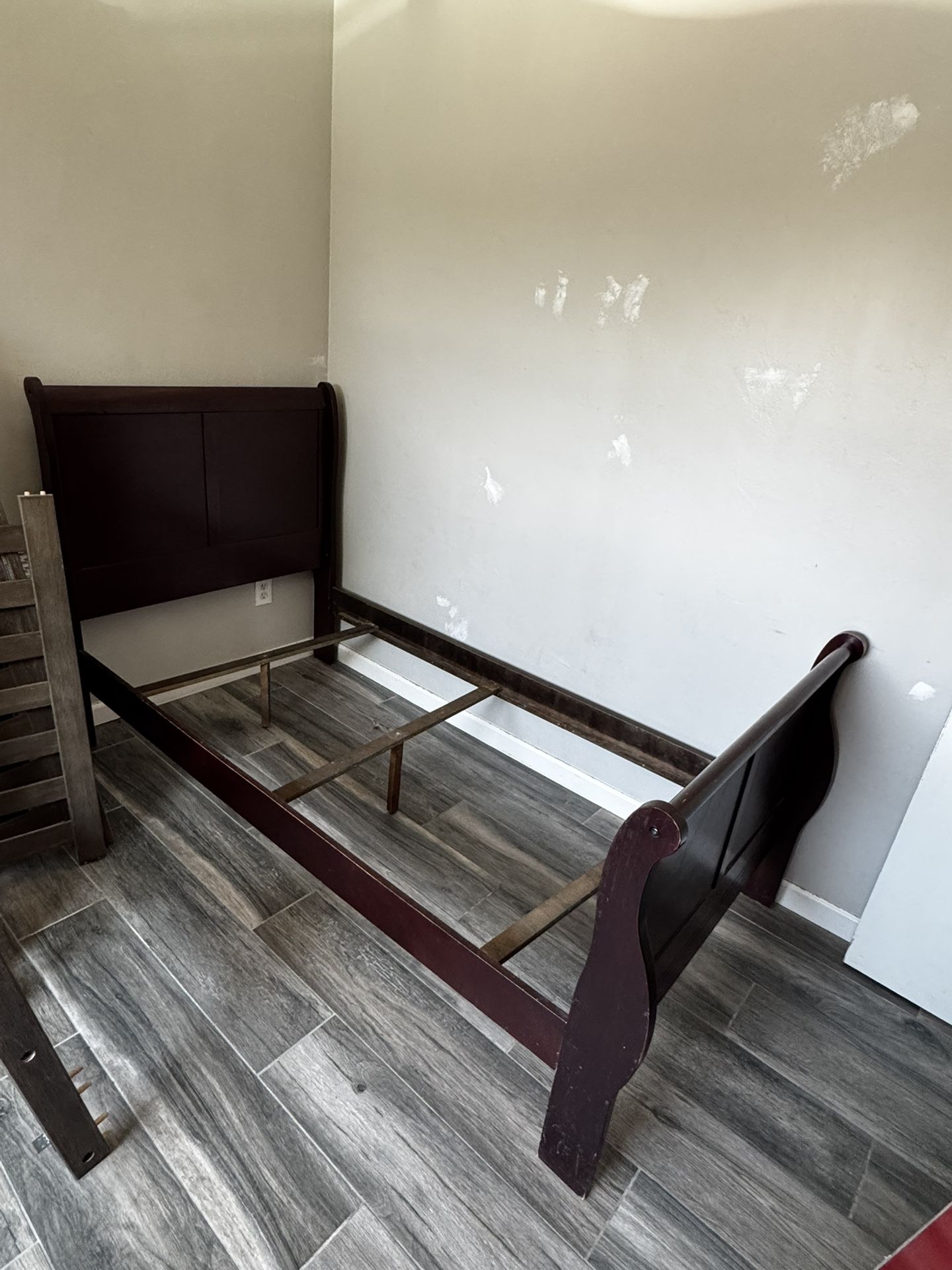 Twin Bed Bed frame With Mattress And Box Spring.