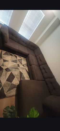Large & Ultra-Comfortable 6 seater Sectional