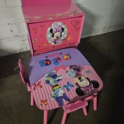 Minnimouse Table/chairs/2 Toy Boxes