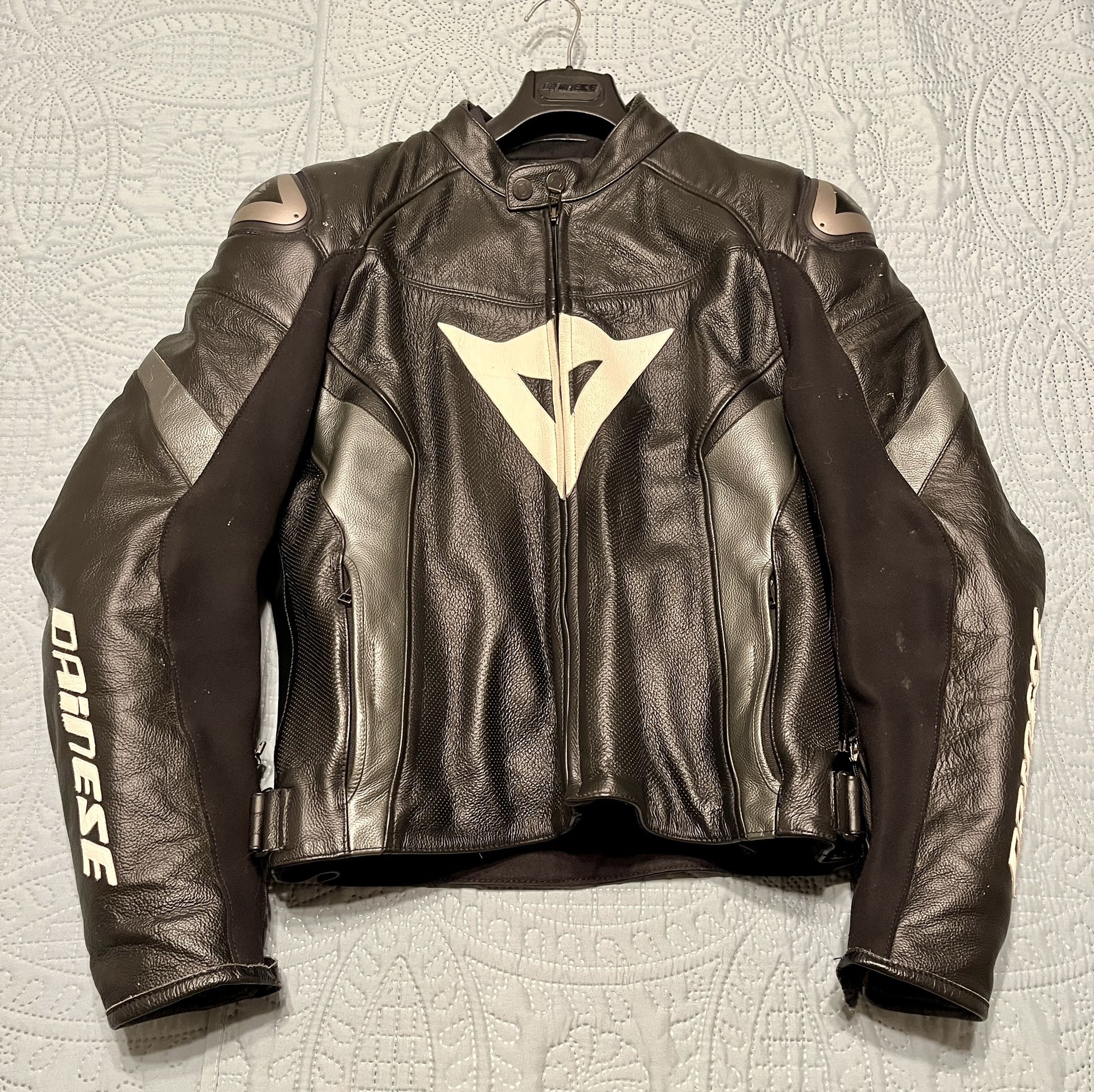 Men’s Leather Dainese Motorcycle Jacket With Removable Liner And Armor. Size Large. Like New.