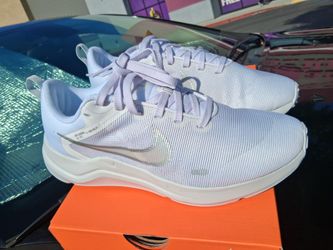 WOMEN'S NIKE DOWNSHIFTER 12 SIZE 8 NEW