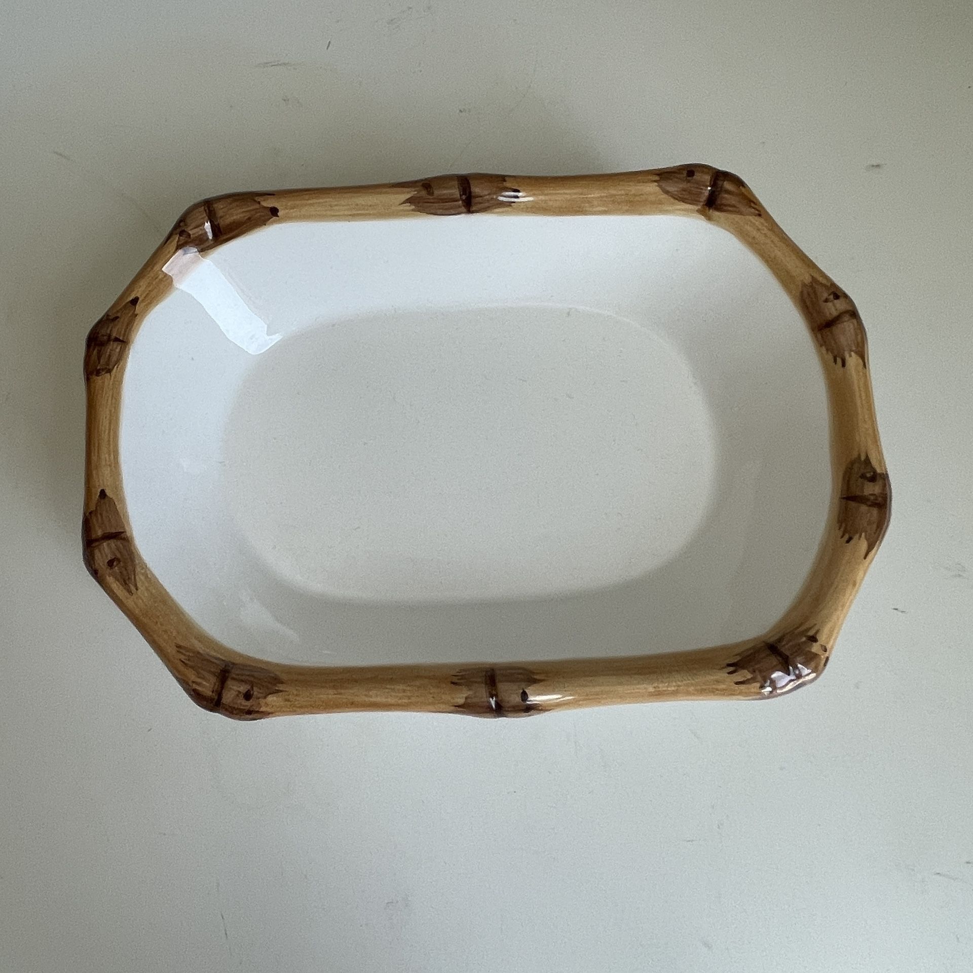 Vintage Hand-Painted Ceramic Soap Dish – Bamboo Look Rim Bring timeless charm and artisanal detail to your space with this vintage hand-painted ceram
