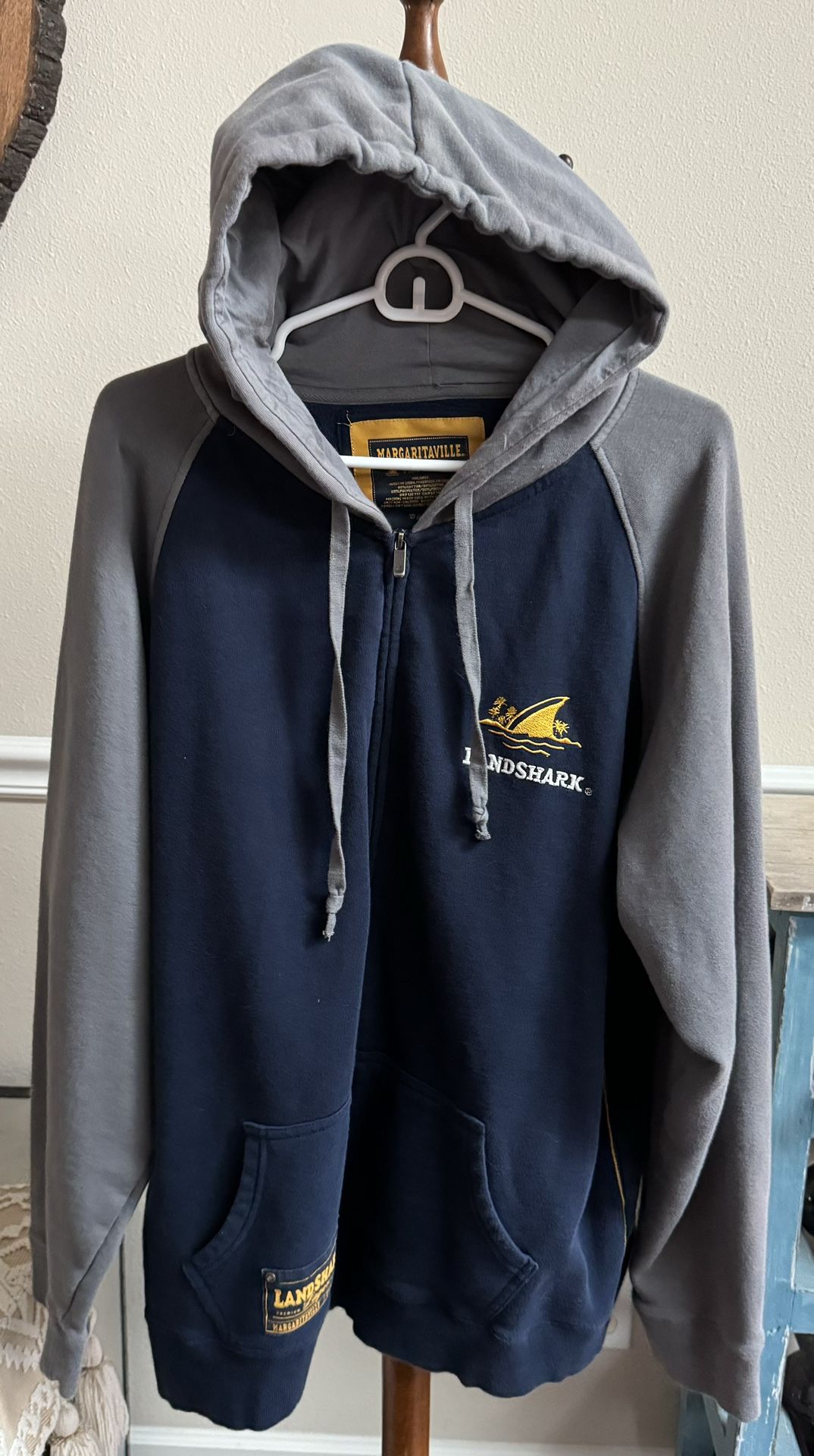 Adult Size 2XL Landshark Hoodie Jacket Just $15 xox