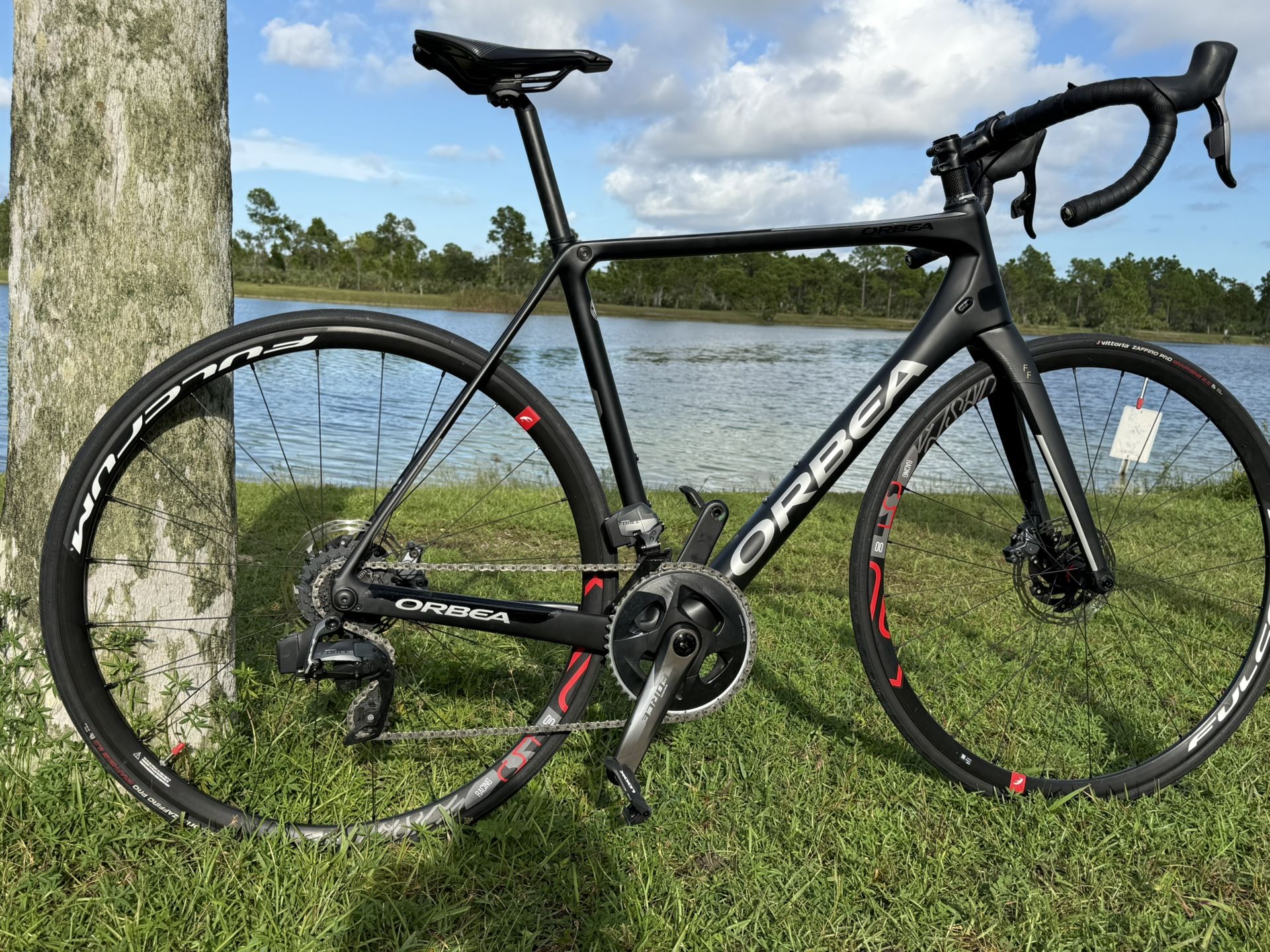 Orbea Orca Disc Carbon Road Bike – SRAM Force AXS 12 Speed, Fulcrum Wheels