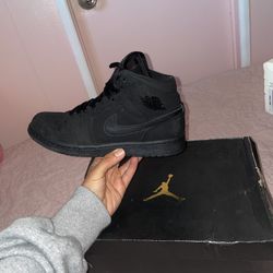 Air Jordan 1 MID Size 7 Men