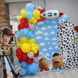 Tables & chairs Balloon gardland