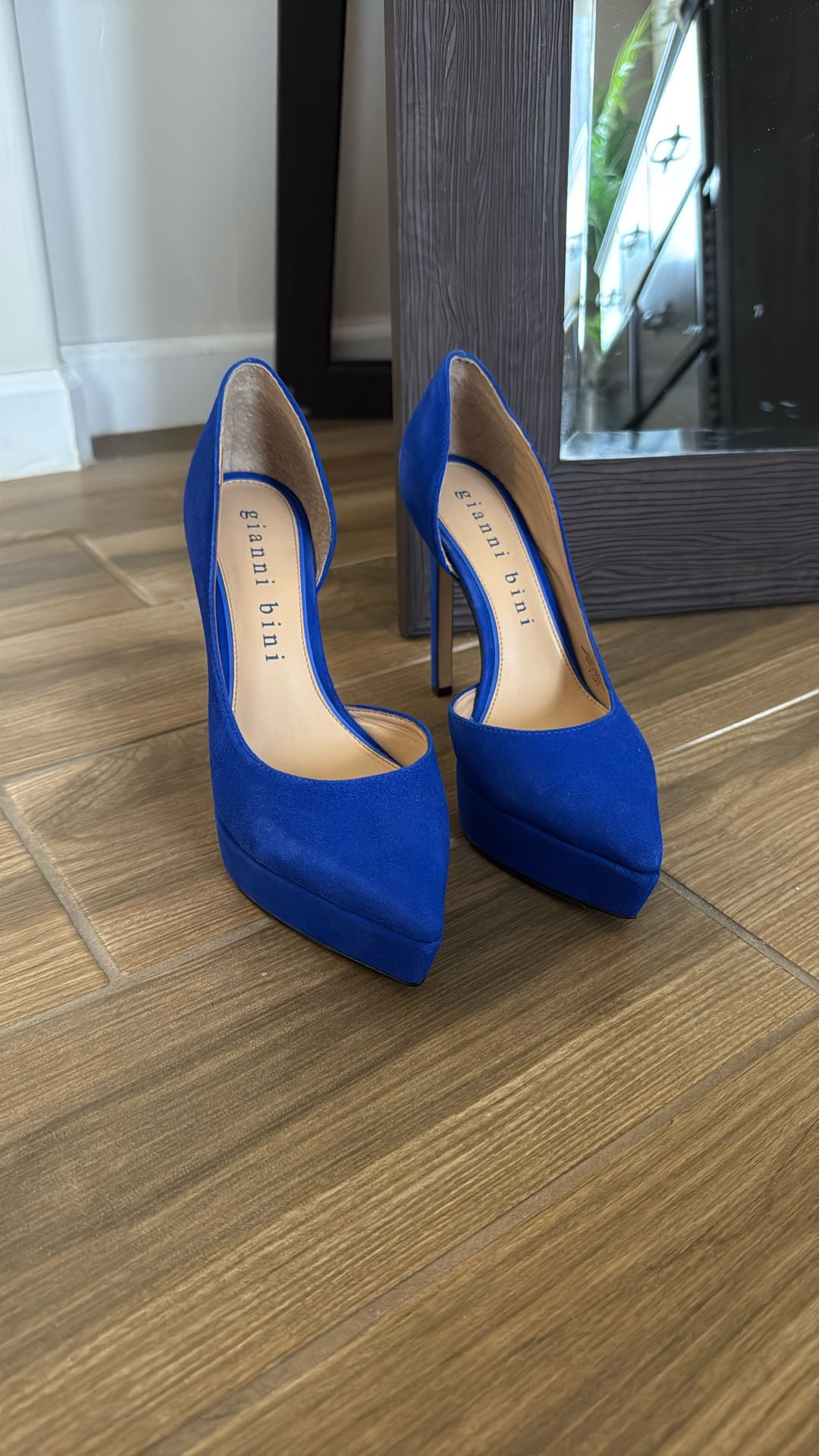 7w Gianni Bini Suede Pumps
