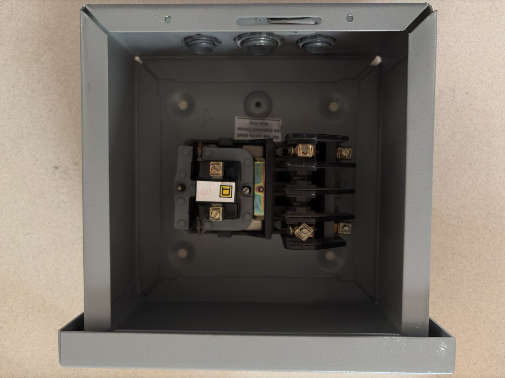 Square D LO 20 SER B Lighting Contactor, 20A, 250V, 3-Pole + Wiegmann 8x8x4 Encl