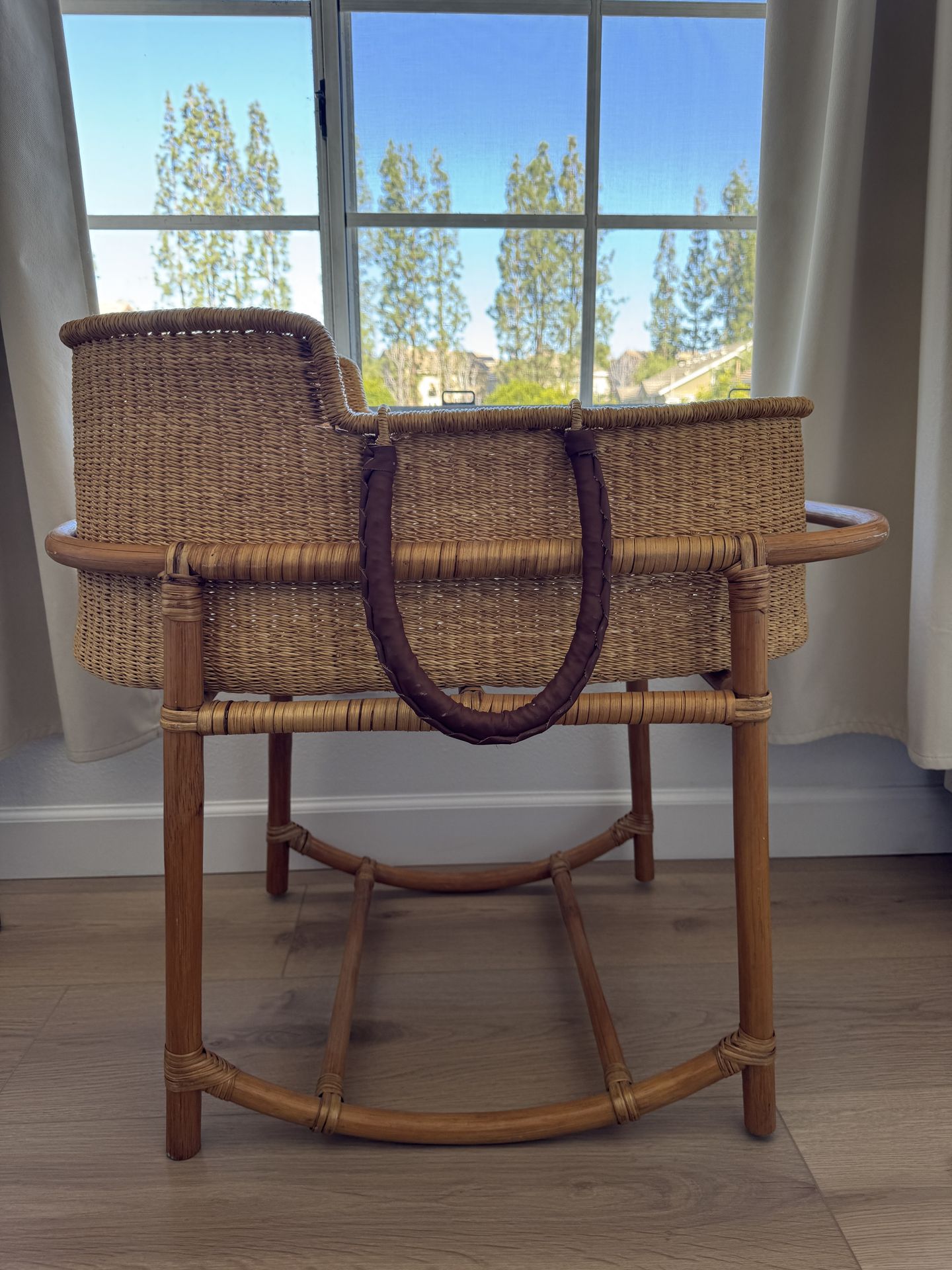 Design Dua bassinet and changing basket etc