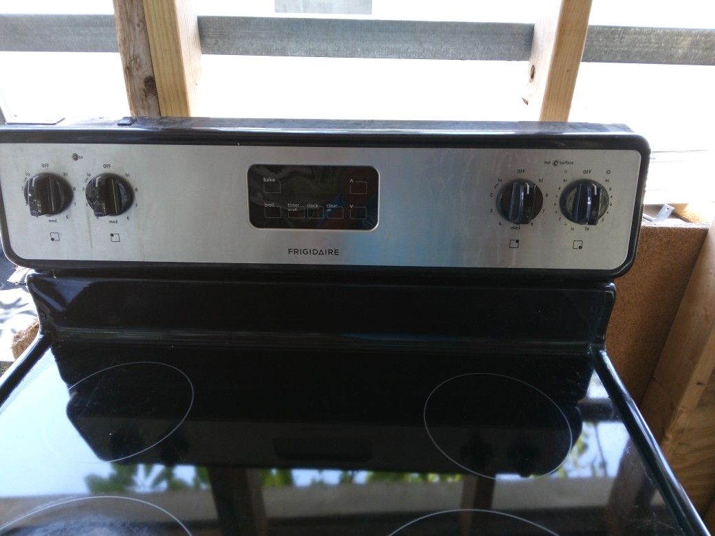Frigidaire Glass Top Stove,Estufa Con Tope De Cristles for Sale in Bvl, FL OfferUp