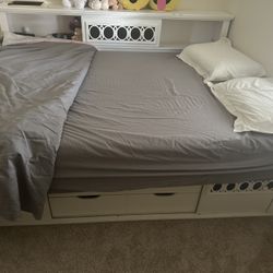 White Wood Frame Bed With Storage Drawers