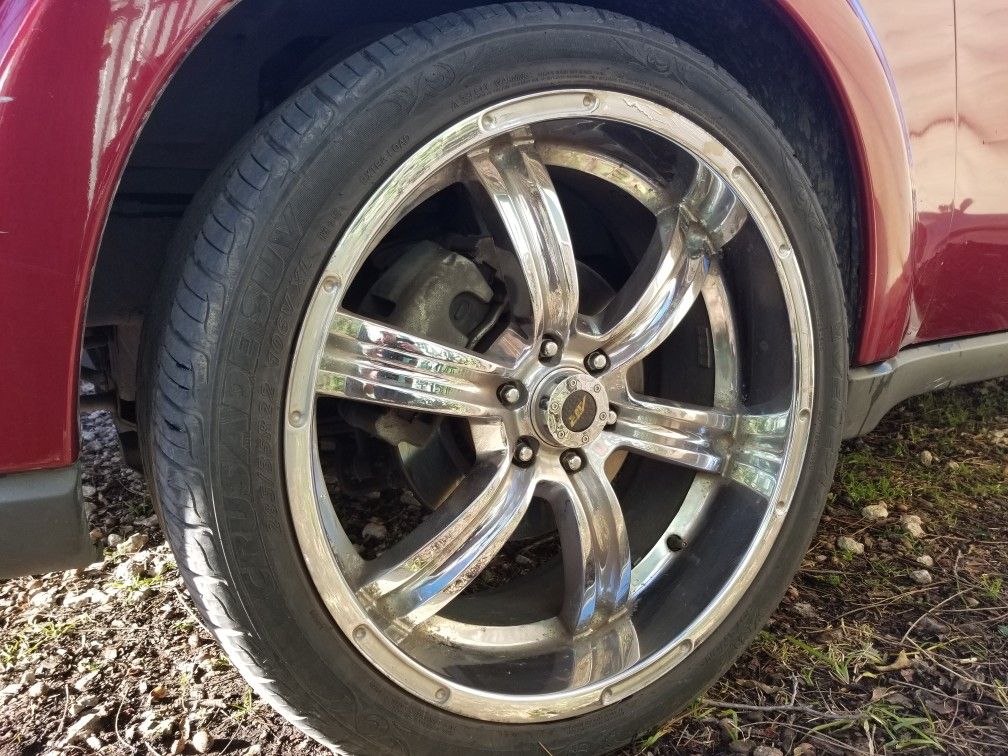 2 sets of wheels and rims for trailblazer. 22" set and 16" set.