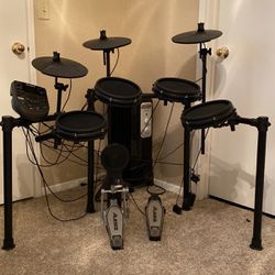Alesis Nitro Mesh 8-Piece Electronic Drum Set