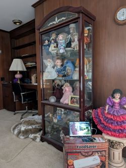 Curio cabinet $125