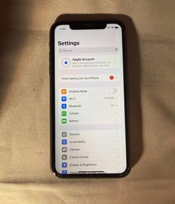 iPhone 11 - 64GB - 83% battery health - unlocked can be used internationally - no problems-