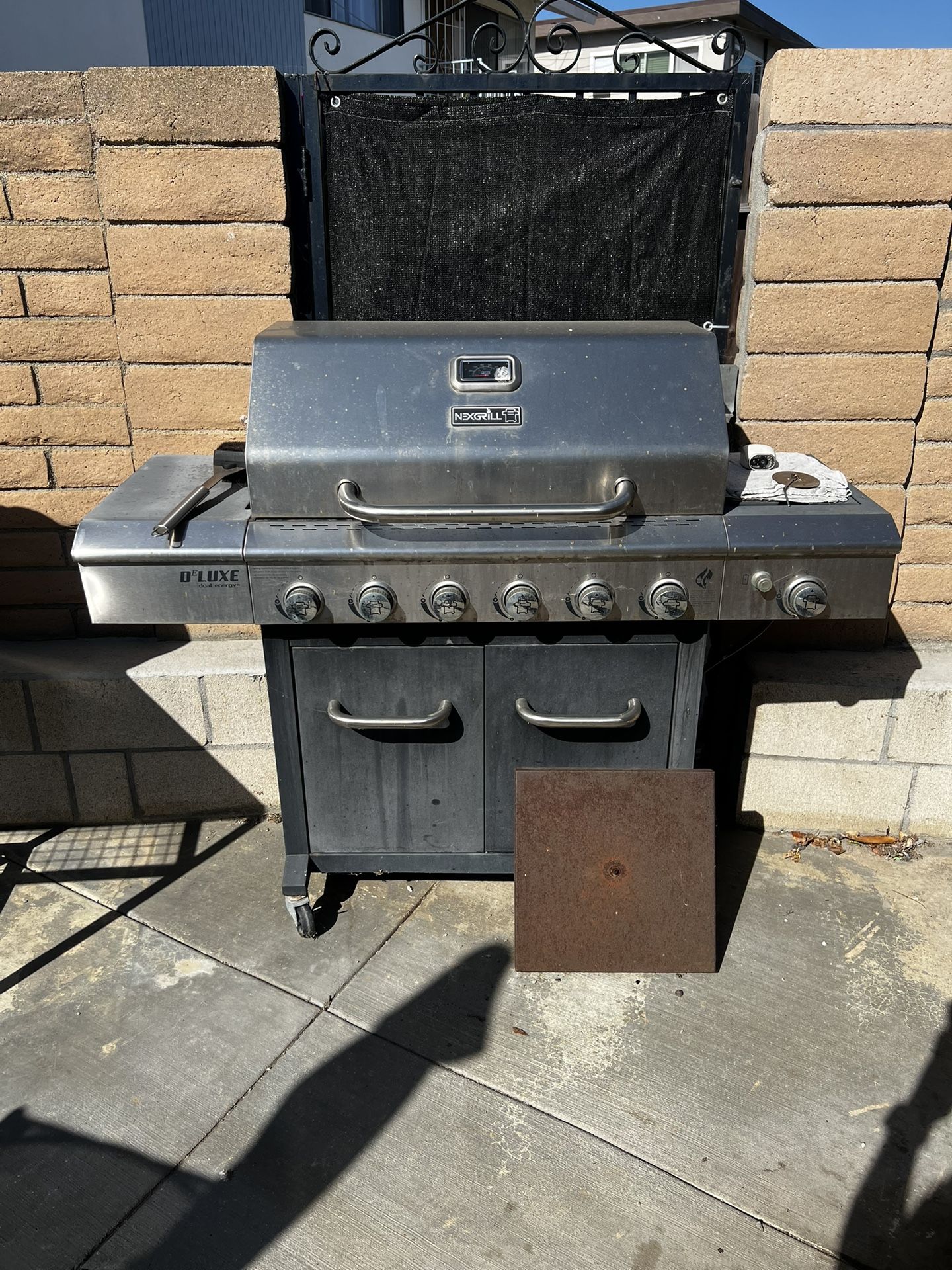 Nexgrill Deluxe 6 Burner Grill