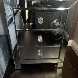 Mirrored nightstand (set of 2)