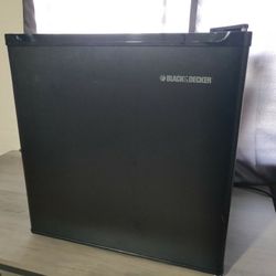 Black And Decker Mini Fridge