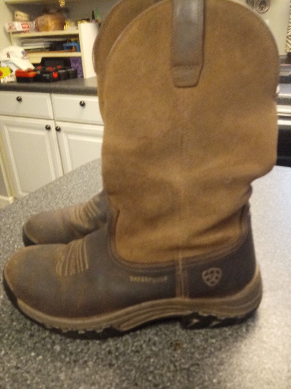 ARIRT WORK BOOTS SZ 7