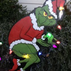 THE GRINCH STEALING CHRISTMAS LIGHTS Lawn Art