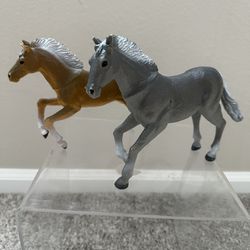 Set Of 2 Hard Plastic 5" Horses