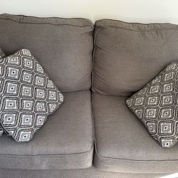 Loveseat With 4 Cushions