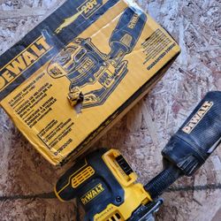 Dewalt 20V MAX XR Cordless Brushless 1/4 Sheet Variable Speed Sander (Tool Only)
