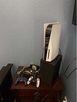 Ps5 console disk, comes with 2 dual sense controllers, one being the edge controller and i’ll throw in the headphones for free.