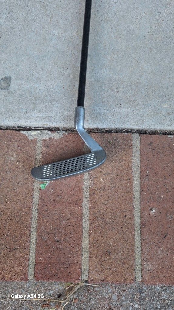 35.75 IN NORTHWESTERN DUAL SOLE SHOTSAVER CHIPPER GOLF CLUB LEFT OR RIGHT HAND