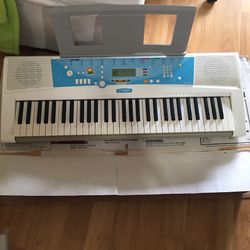 YAMAHA Portatone EZ-J220 Keyboard