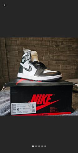 Size 4 M/5.5 W Black and white Jordan 1
