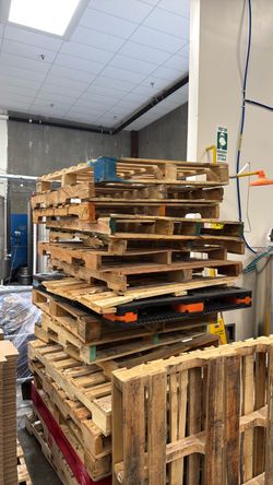 FREE BROKEN PALLETS/ PALETAS ROTAS GRATIS